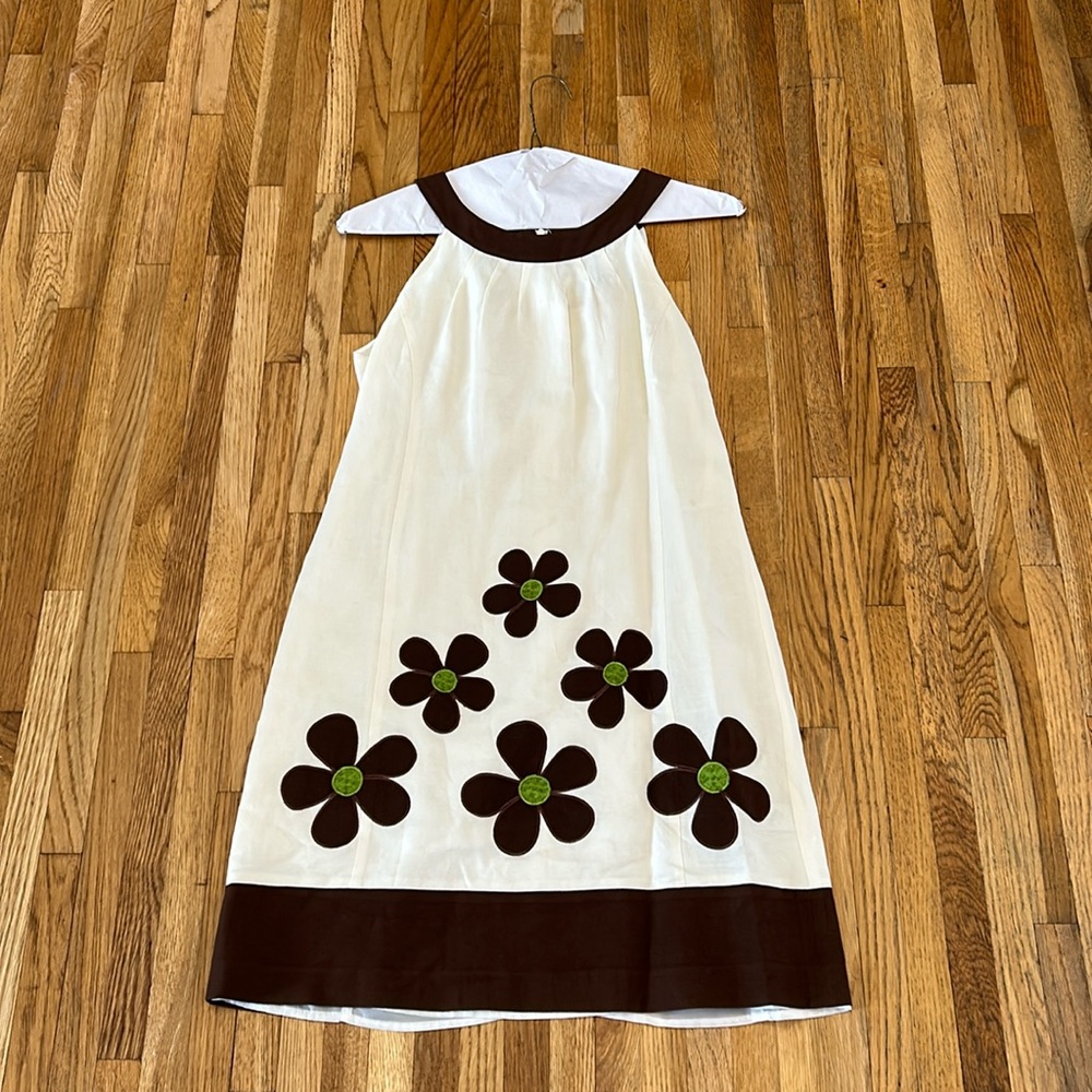 Jessica Howard. Size 10P. White dress with brown floral appliqués.